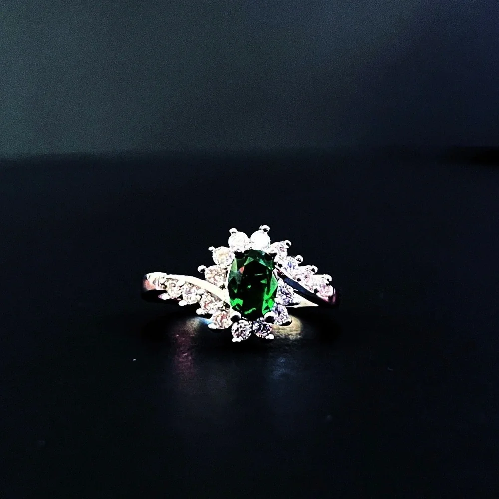925 Sterling Silver Ring with Cubic Zirconia - Picture 4 of 6